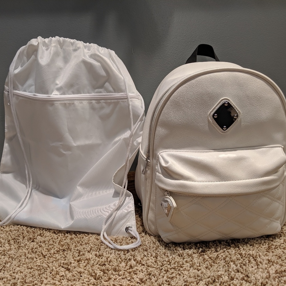 👰 white backpack, white drawstring bag EUC